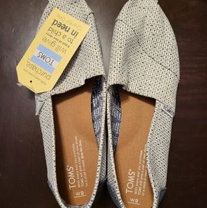Crossword puzzle / word search Toms shoes